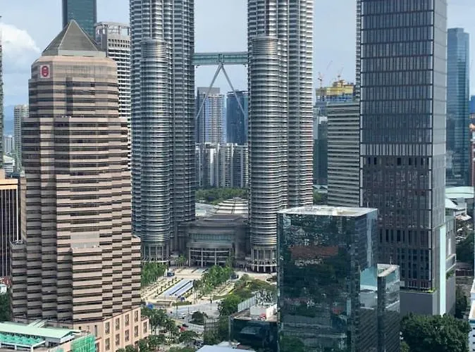 Legasi Kampung Baru Guest House By Rumahrehat Twin Tower View